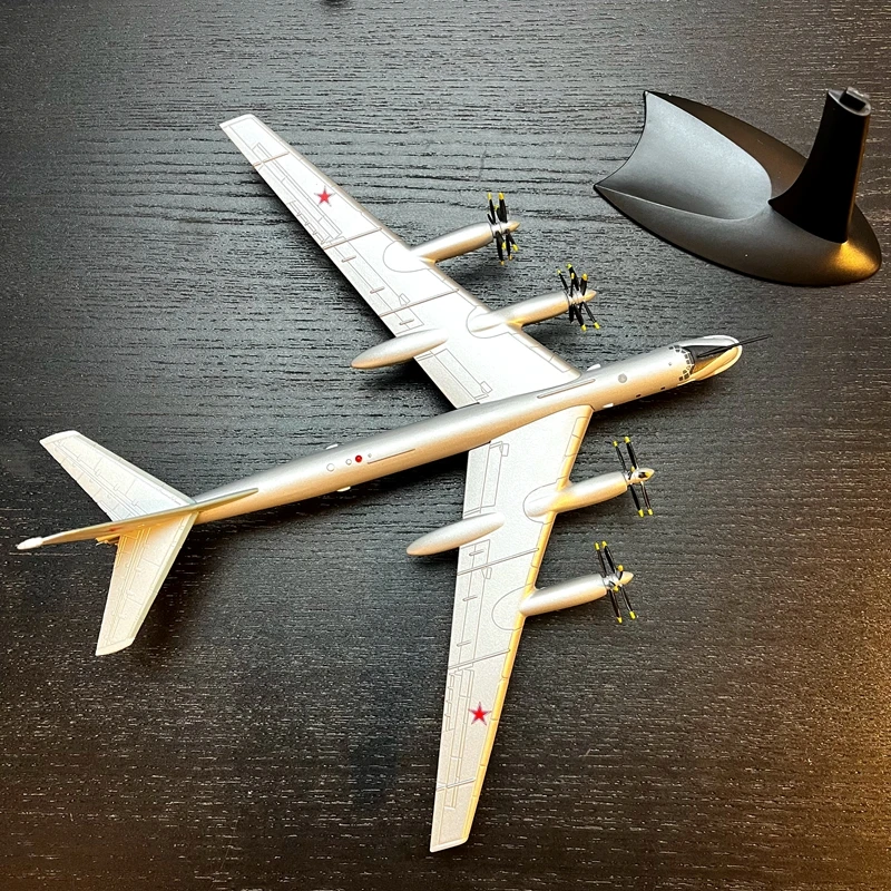 全合金俄罗斯苏联图95轰炸机tu95飞机模型合金 1：200