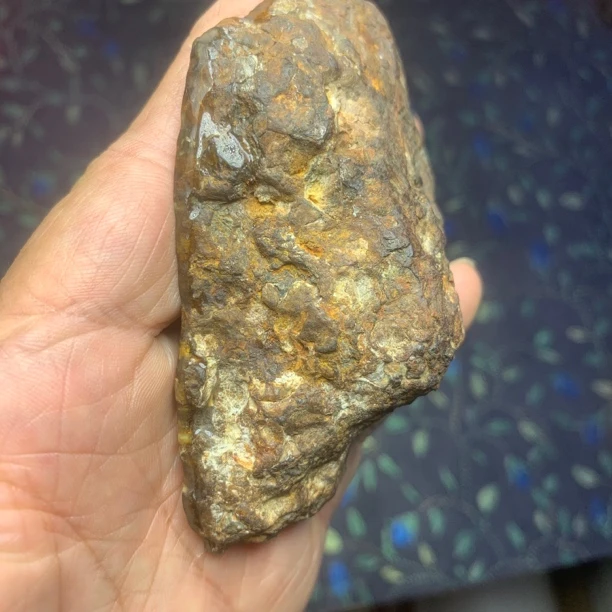 非洲肯尼亚橄陨原石尾切 切面有分布 已塑封303.7克