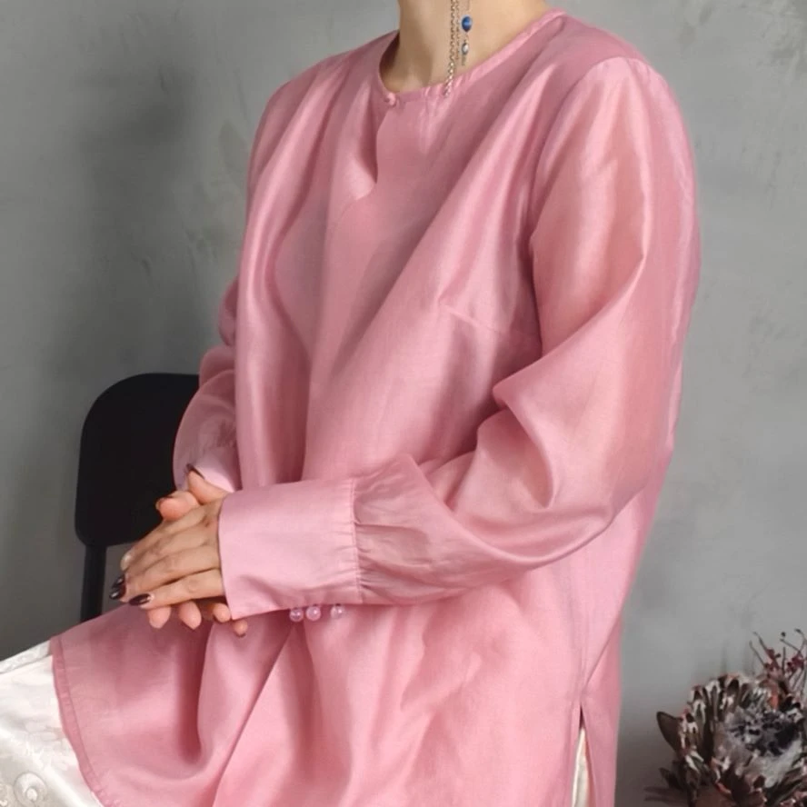 渐变丁达尔风复古文艺新中式圆领纯色小衫 50295