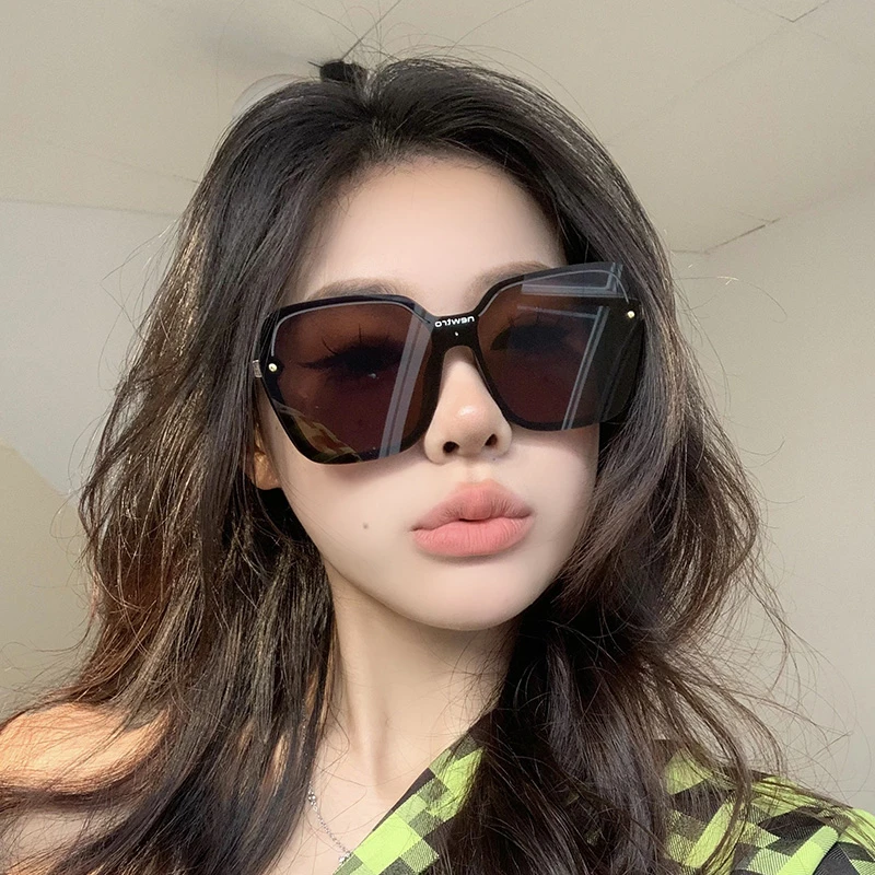 韩版街拍高级感眼镜黑色大框墨镜女大脸显脸小网红字母时尚太阳镜