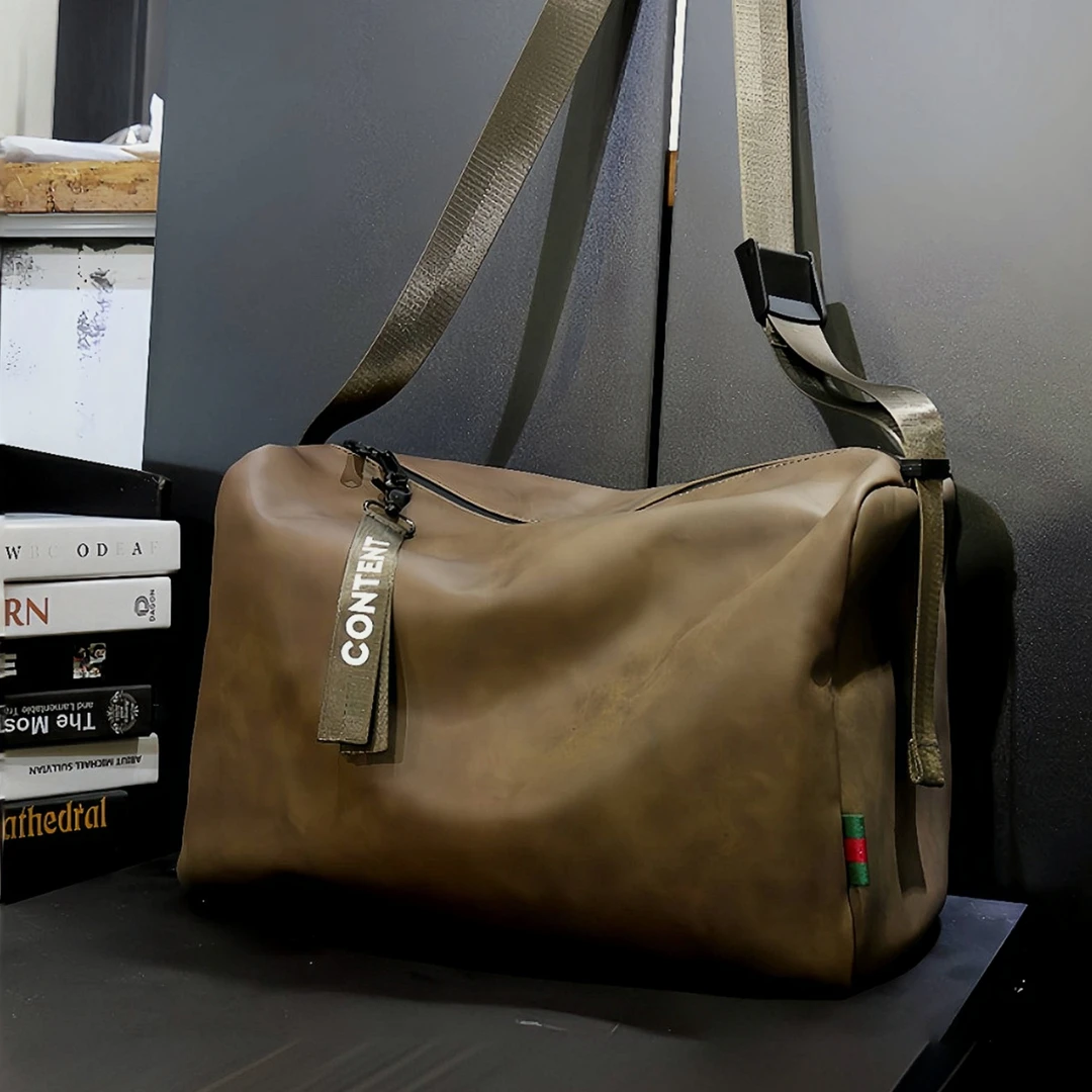 真皮包包男款单肩包男士斜挎包大容量时尚旅行包高档牛皮休闲包潮