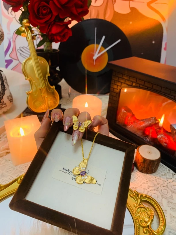 铜合金仿水晶项链 紫紫钻钻枯叶蝶项链6.4g左右