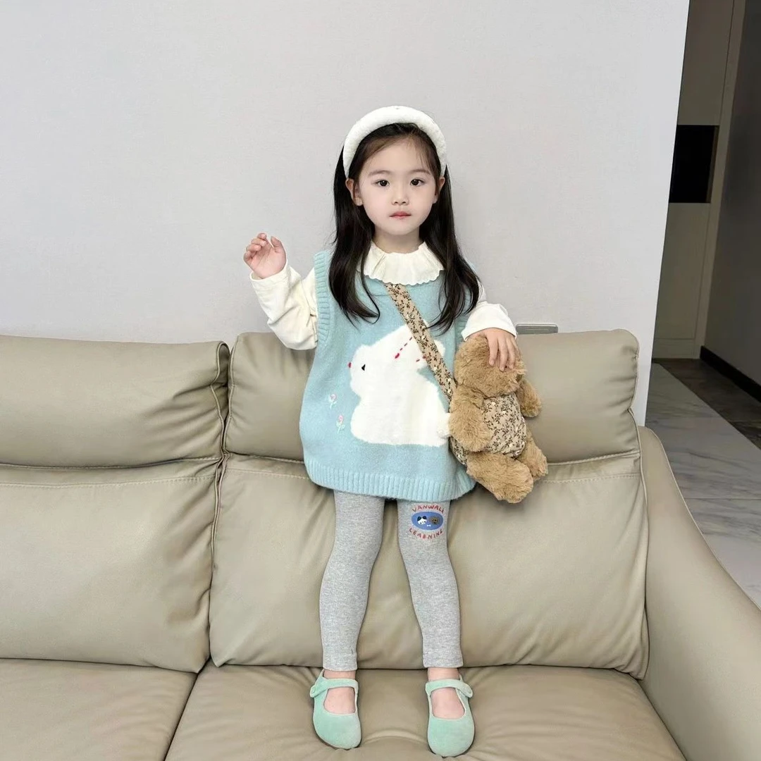 女童洋气秋季套装蓝色兔子针织衫马甲白色上衣灰色裤子三件套