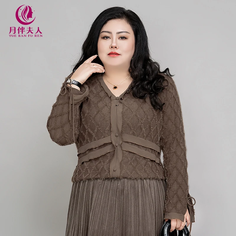 月伴夫人 2024秋冬季新款大码舒适气质V领荷叶边打底衫女6345