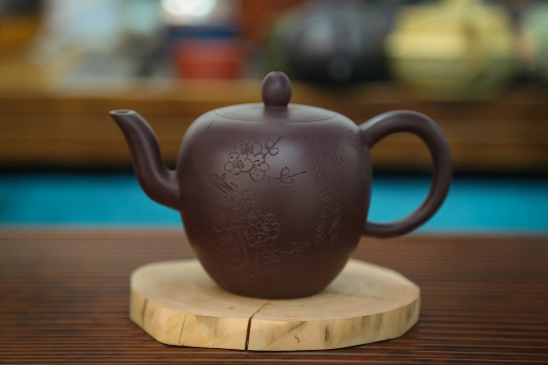 石红咏梅美人肩壶朱康永