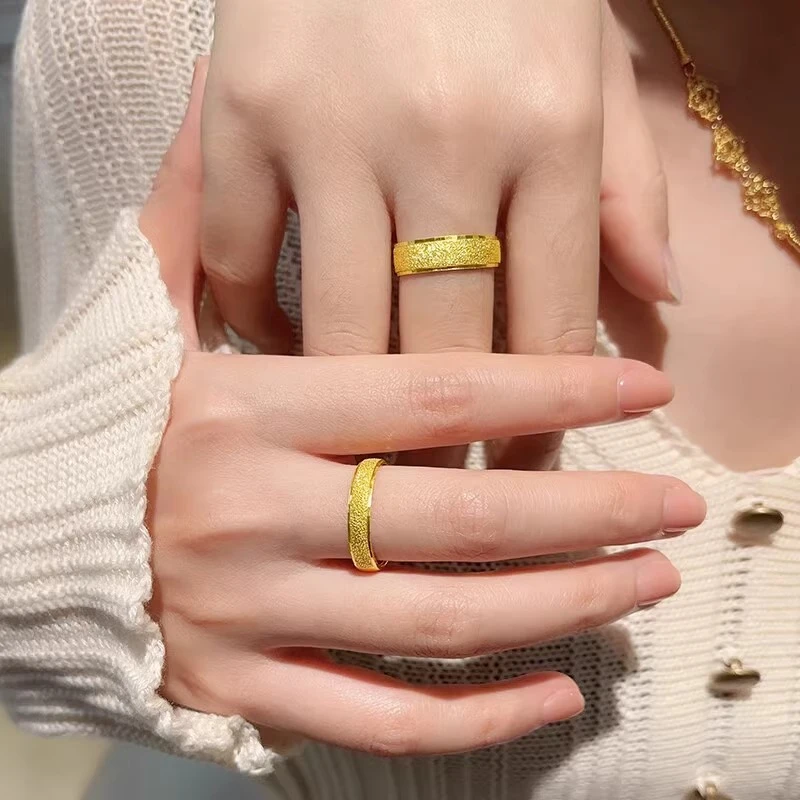瑞诺黄金磨砂戒指素圈情侣对戒足金999结婚订婚纪念日礼物送女友