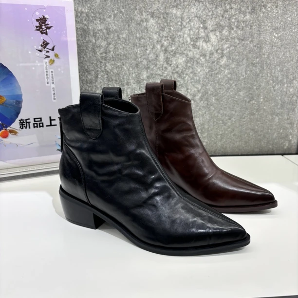 【美罗巴】2024冬季新款真皮复古中跟骑士靴