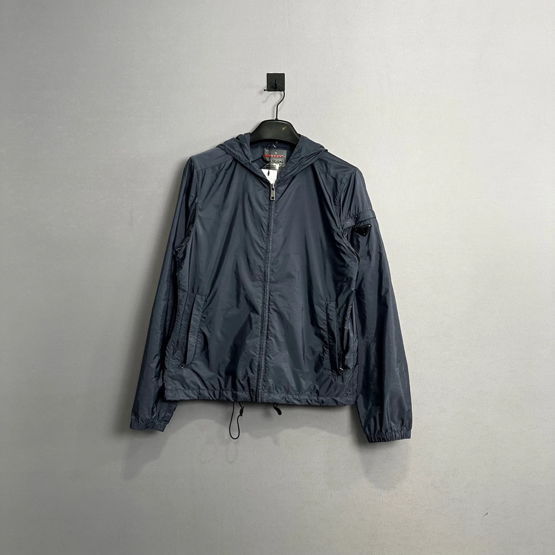 Prada/普拉达三角标休闲时尚冲锋衣/S码/95新/公价9800