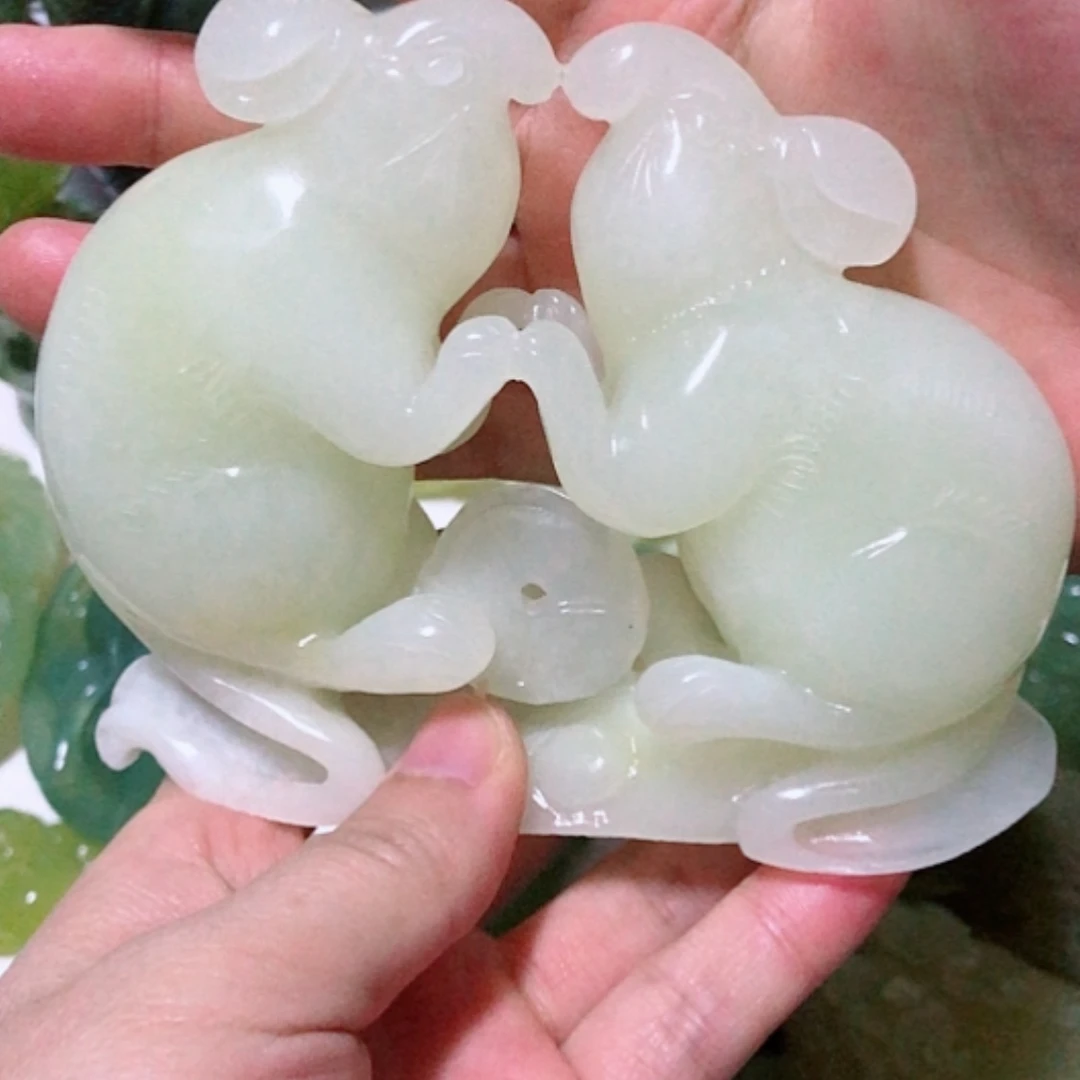 【闪购商品】蛇纹石玉把件未镶嵌米*白