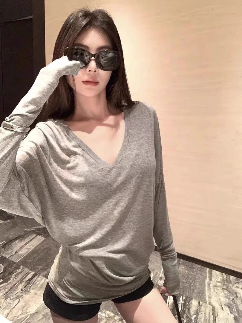 简约v领蝙蝠袖T恤弯刀百搭扭扭堆叠长袖显瘦低领上衣女休闲时尚