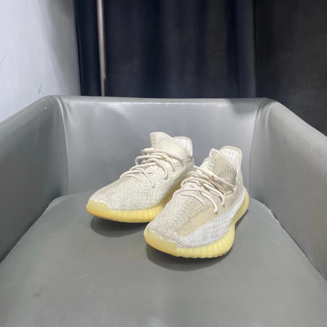 捡漏44码 Adidas YEEZY 350v2氧化天使 下地几次1299秒杀！球鞋