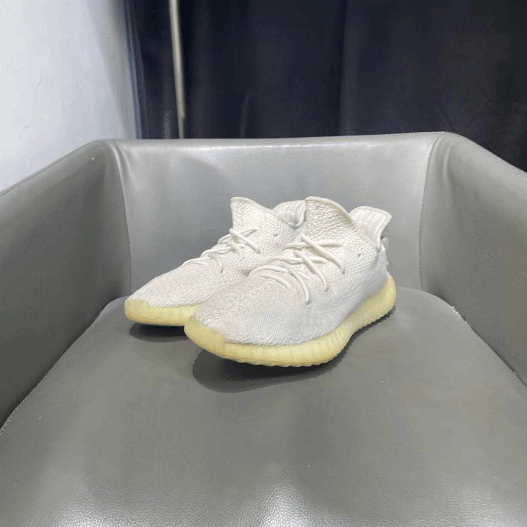 捡漏44码 yeezy350白椰子 成色还行 399球鞋