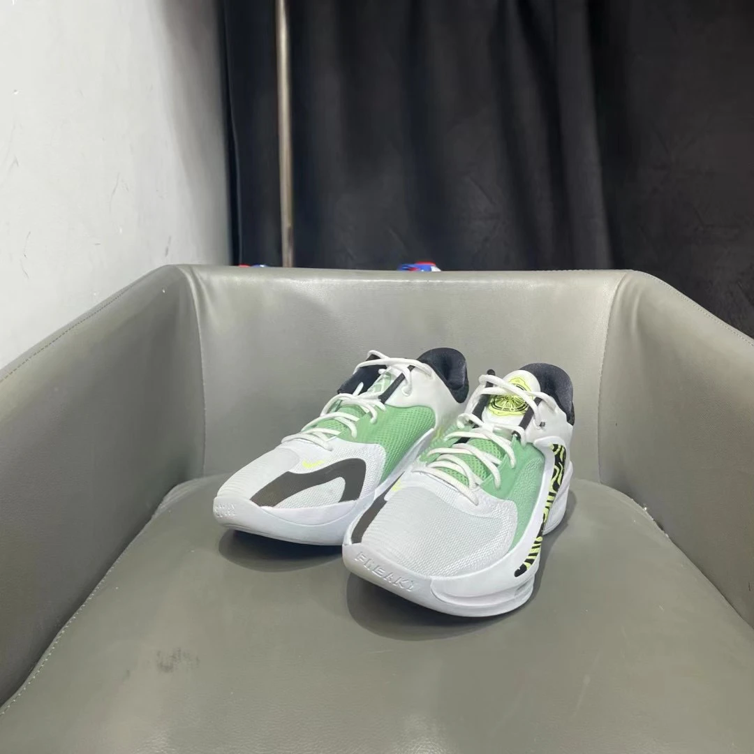 全新45.5码Nike 字母哥4 白绿全新无使用499秒杀！！球鞋
