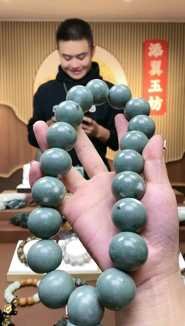 【闪购商品】蛇纹石玉手持未镶嵌多样性随机发一