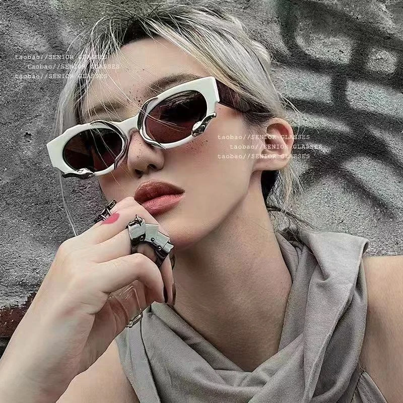 爱舞精选 茜茜之恋韩版蛇形猫眼墨镜网红白色