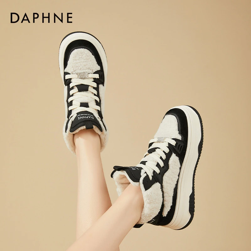 达芙妮真皮厚底黑白熊猫板鞋女新款秋冬运动休闲加绒保暖高帮棉鞋