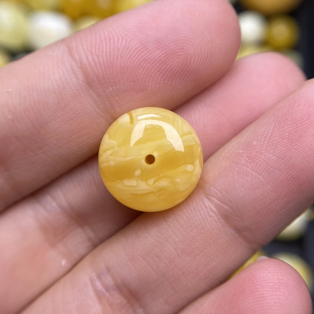 蜜蜡胶皮妖花隔珠扣子14.3×8.9mm,天然无优化,蜡质油润,仅此一个