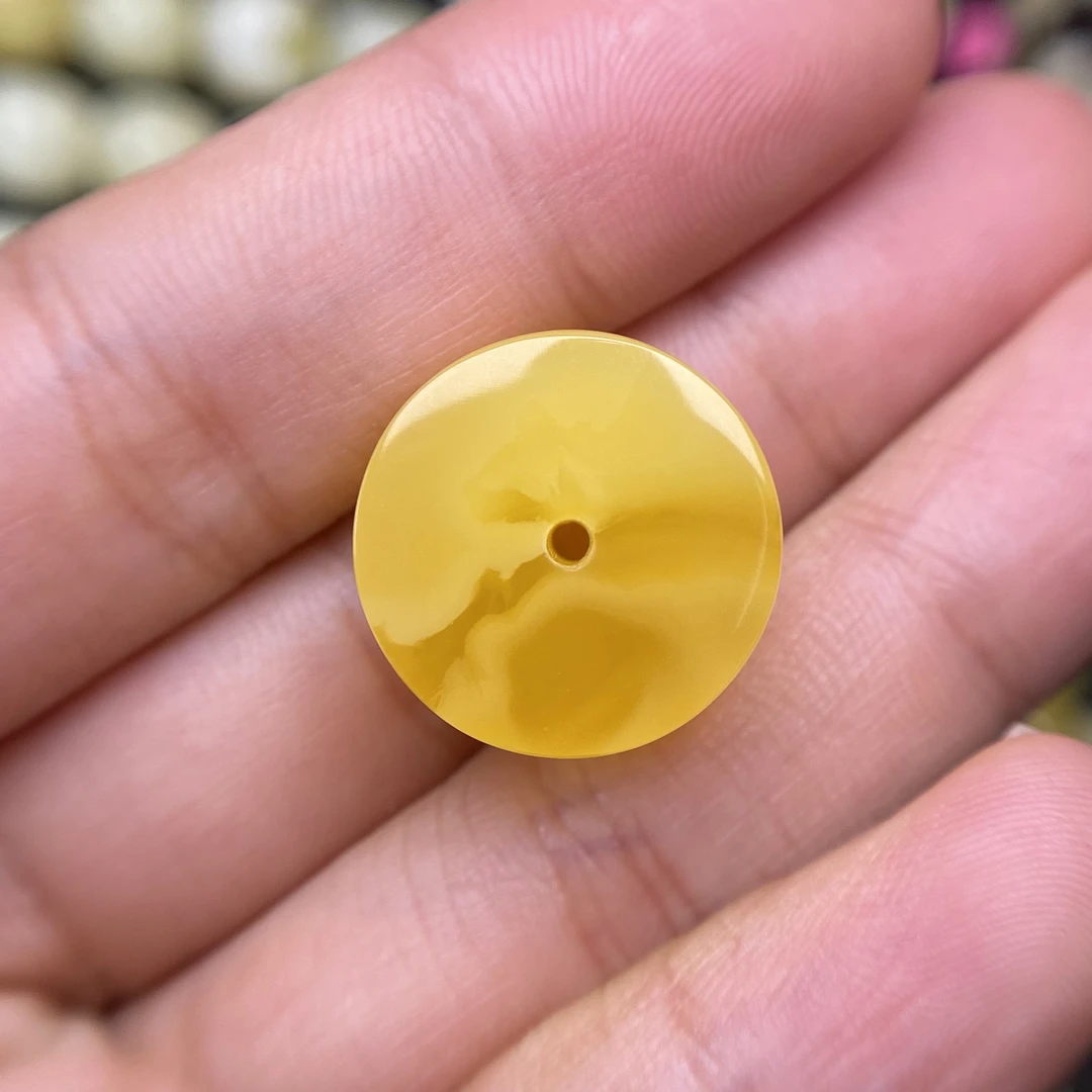 蜜蜡胶皮鸡油黄矮墩直切隔珠17.7×10.8mm，颜色好，天然无优化杂裂，