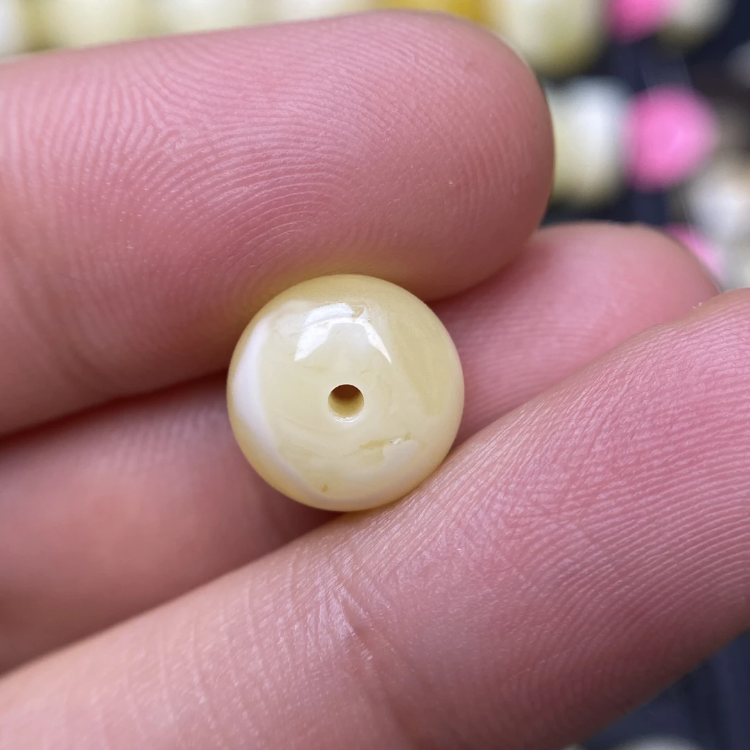 蜜蜡面包圈小扣子隔珠10.6×8.1mm，整体品相好，保天然无优化，