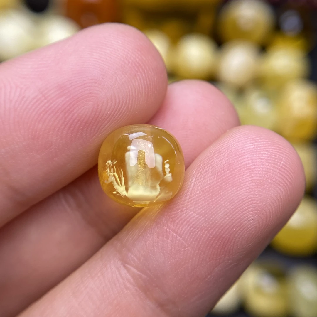 蜜蜡金胶蜜老型10.1×9.2mm，淡淡小荧光，天然无优化