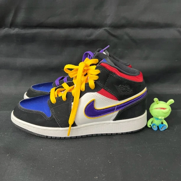 38码 Nike aj1 湖人 中帮复古篮球鞋 防滑耐磨 假一赔四