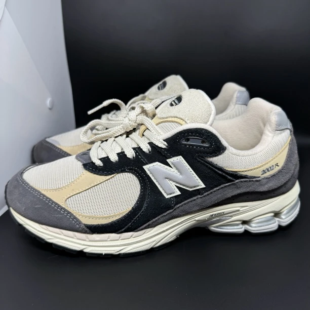 42码/二手/NB 2002R 男女同款 黑色 休闲跑步鞋