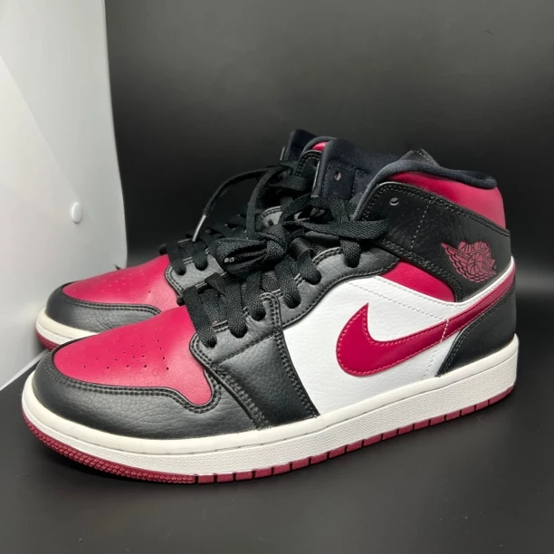 42码/二手/aj1 黑红脚趾 中帮男款 黑白红