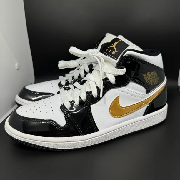 41码/95新/aj1 黑金脚趾 中帮复古 板鞋男款