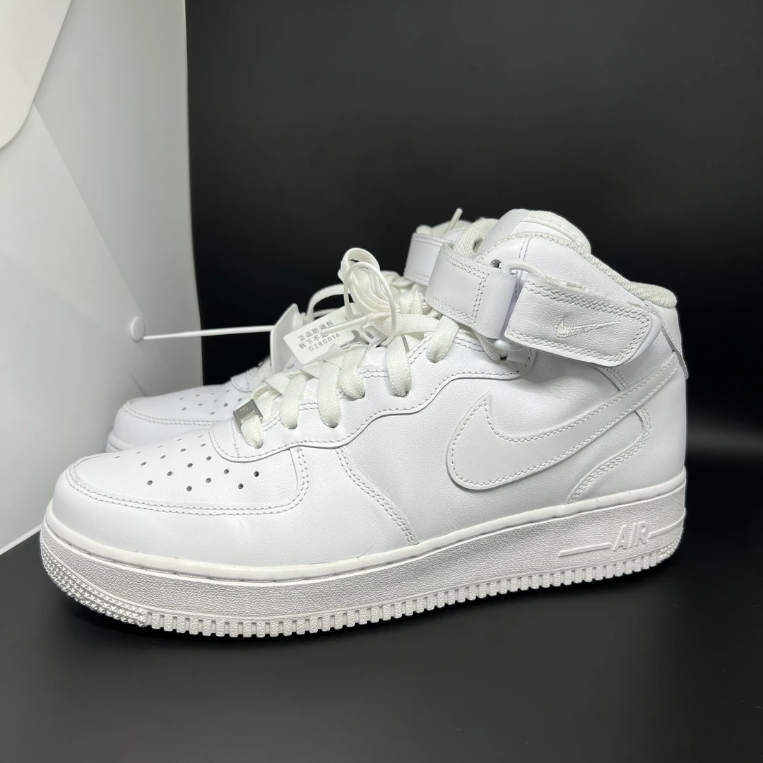 42.5码/二手/Nike 空军一号纯白 中帮男款 板鞋