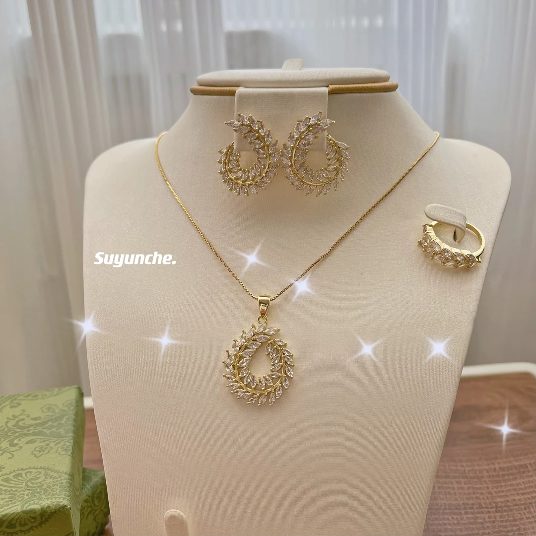 钛钢项链 Suyunche.精致植物花吊坠时尚气质轻奢三件套