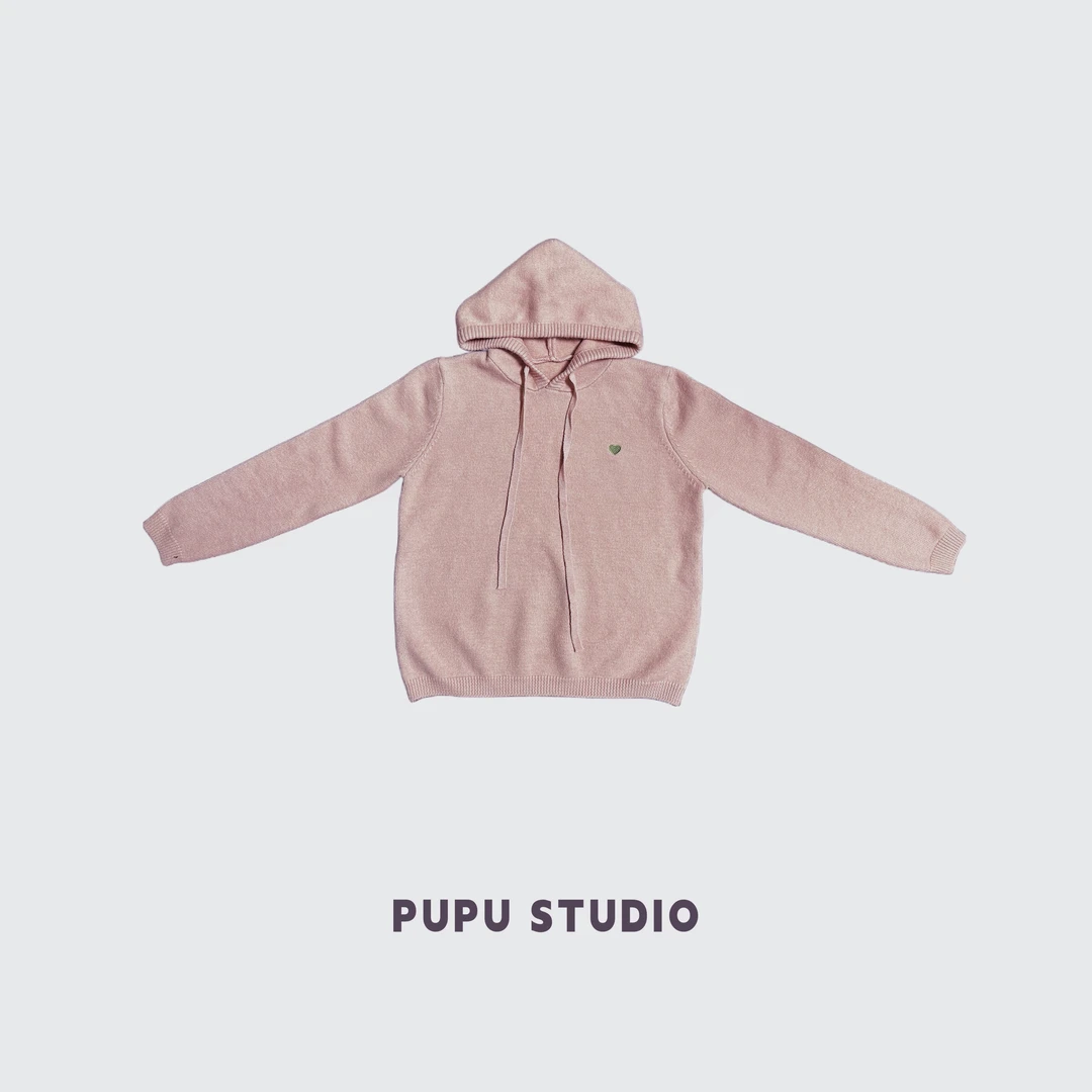 净版长袖爱心刺绣连帽毛衣