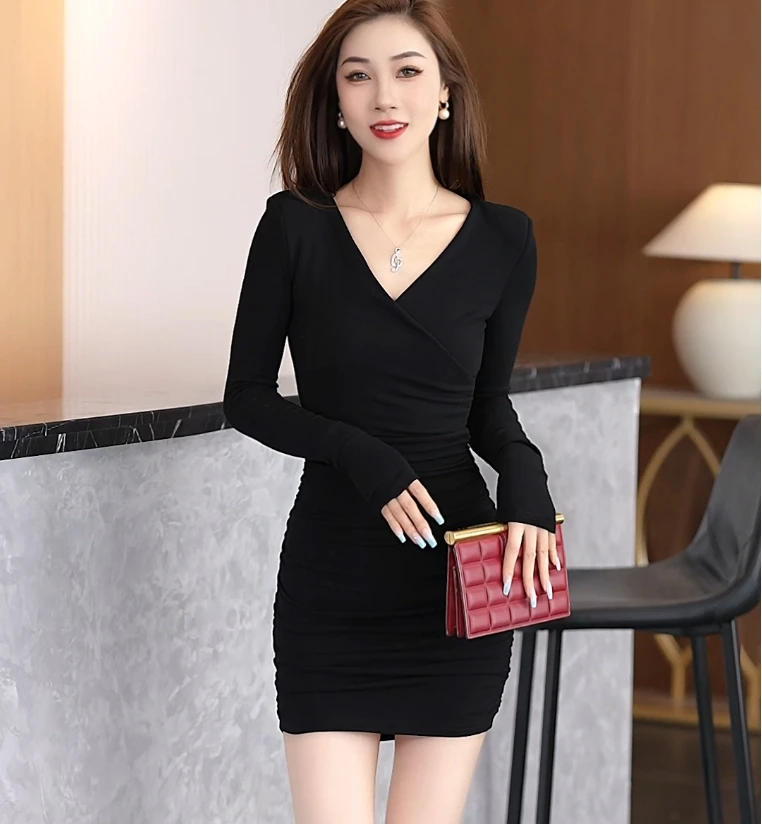 2025秋季新款气质包臀裙修身显瘦打底裙性感黑色时尚长袖短裙子