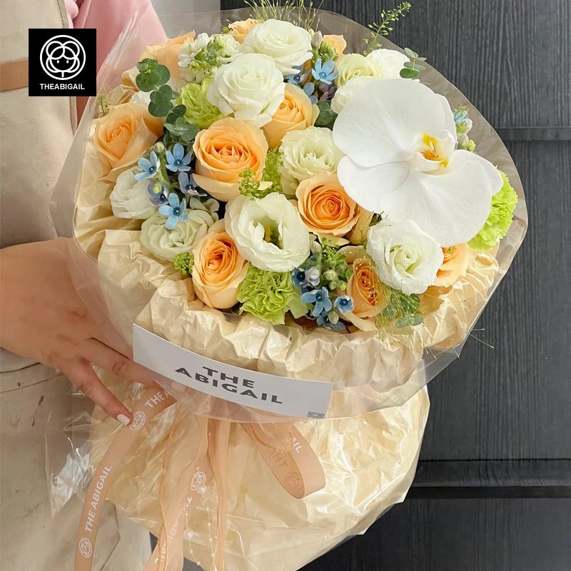 艾比嘉尔暖色系香槟玫瑰蝴蝶兰混搭小香风花束 生日祝福附赠卡片
