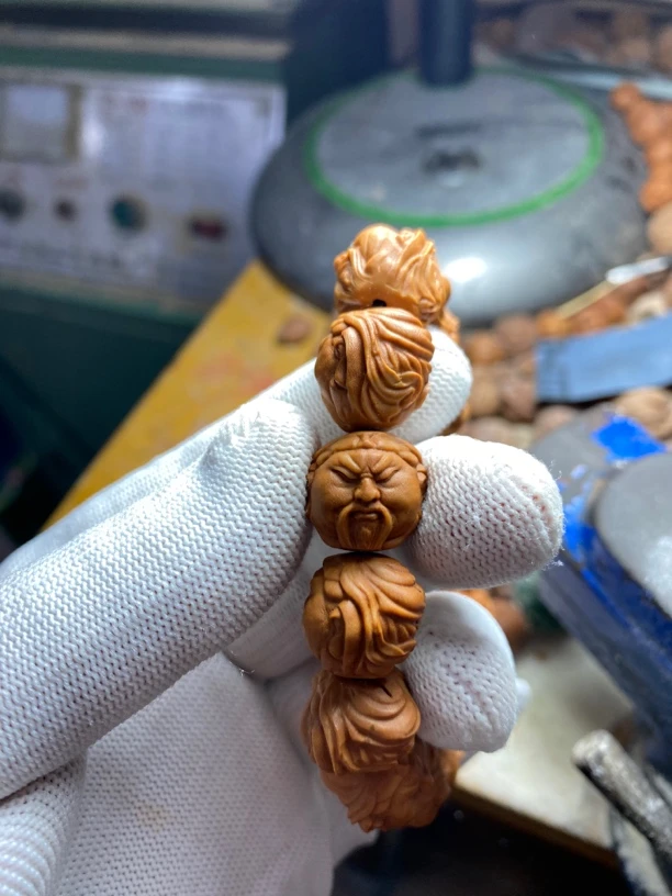 桃核手串关公武财神～直径1.6厘米，前期打橄榄油保养不易裂