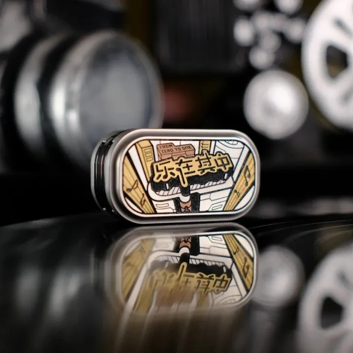 世界edc 01EDC 乐在其中指尖推牌啪啪币解压金属潮玩黑科技玩具