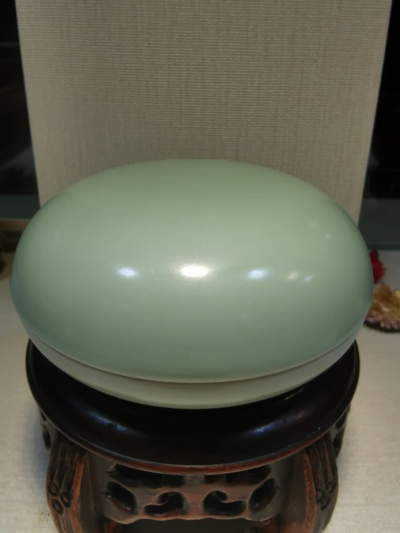 清康熙豆青釉盖盒