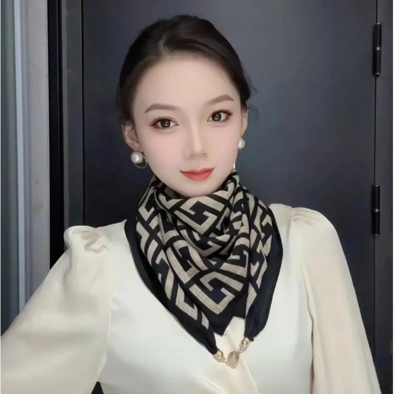 2024新款时尚潮流女士复古围巾女磁吸扣气质围脖保暖方巾丝巾