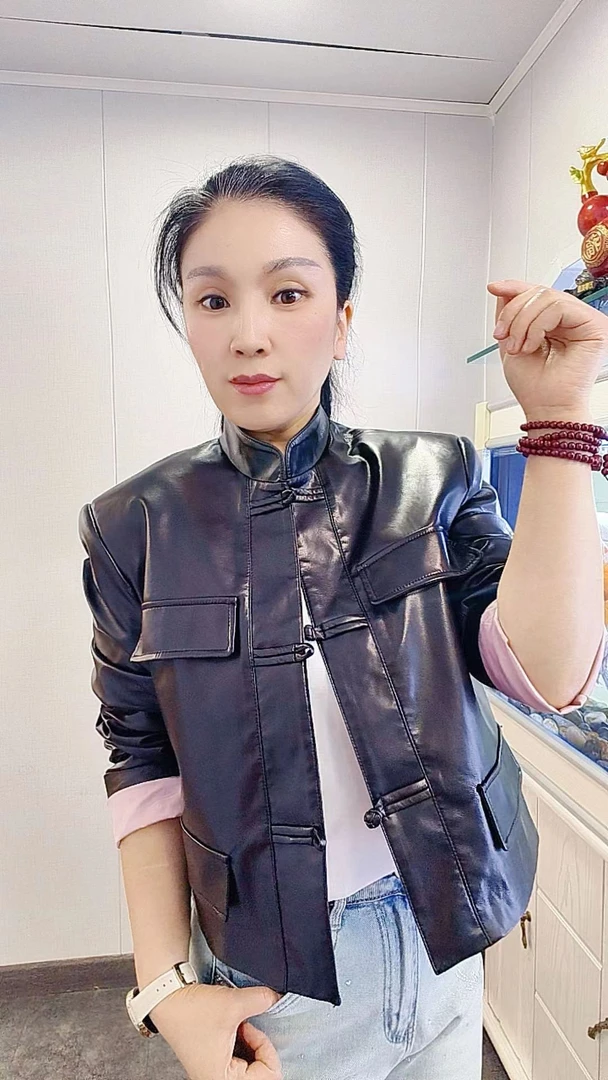 高级感复古黑色2024新款短款中式国风外套上衣盘扣皮衣女士