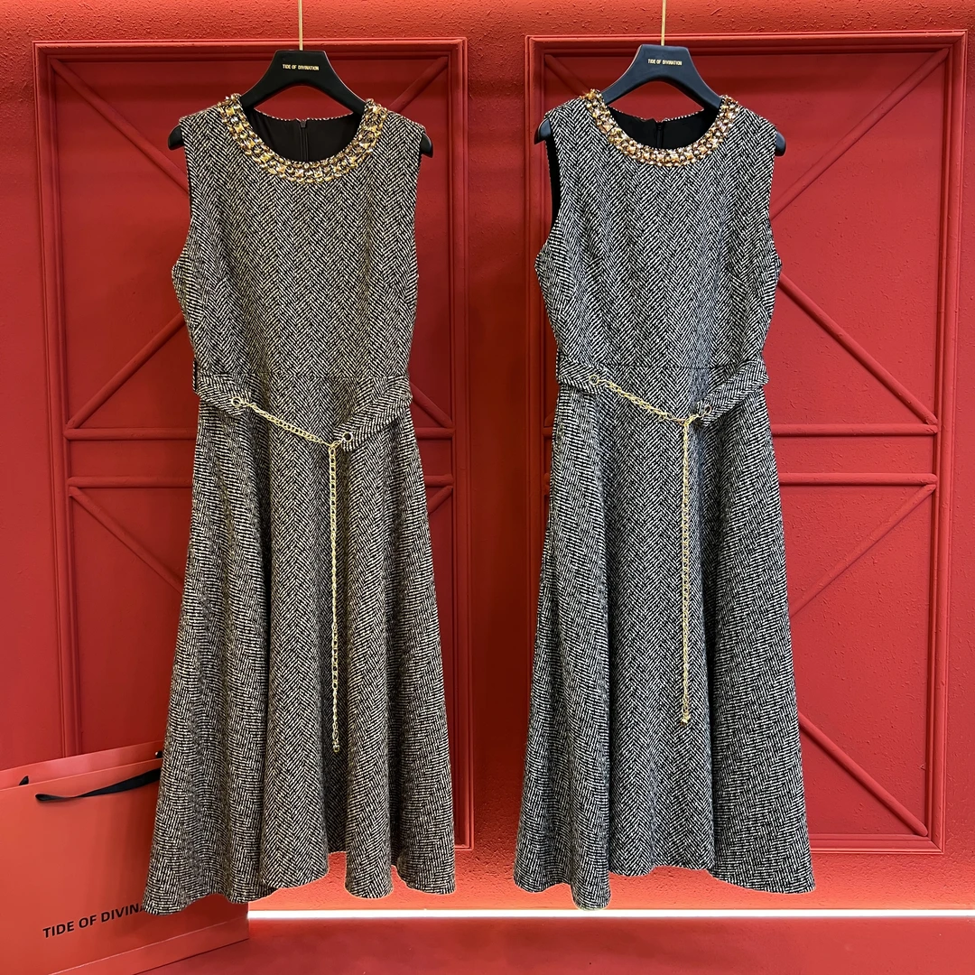 （冬日暖阳）精工立体剪裁 重工钉珠设计优雅高腰大摆连衣裙