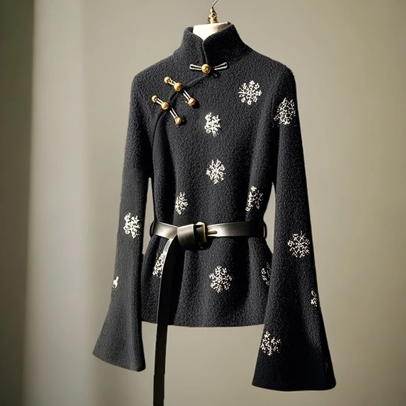 新中式印花黑色立领针织衫女2024冬季内搭国风盘扣喇叭袖打底毛衣