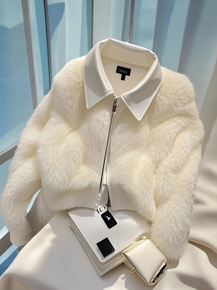 2024年秋独特超好看韩系毛绒绒上衣女气质高端小香风白色短款外套
