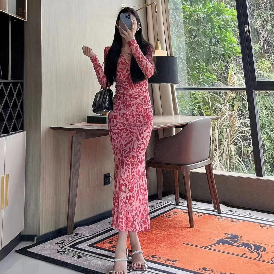 气质女人味轻奢V领长袖粉色树叶显瘦包身修身时尚百搭鱼尾连衣裙