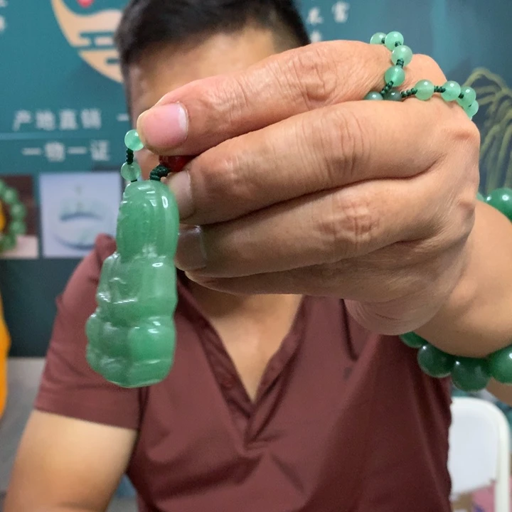 东陵石颈饰未镶嵌