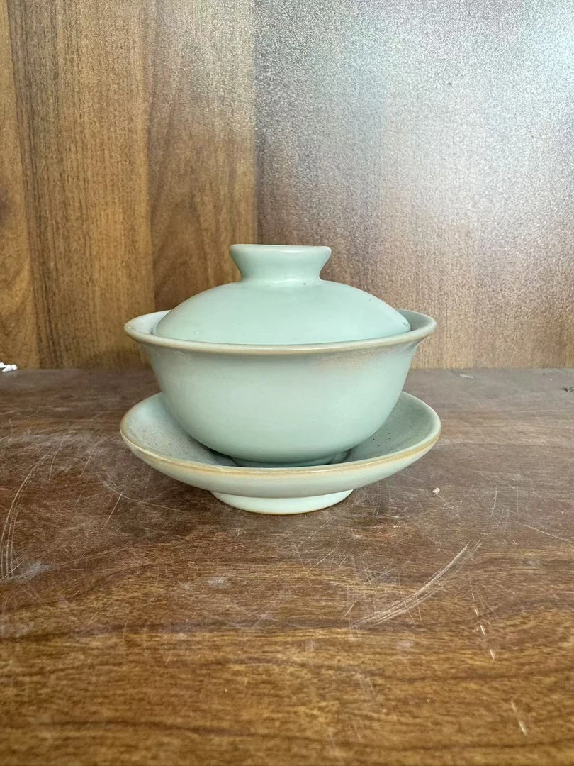 H2汝瓷三才盖碗一个