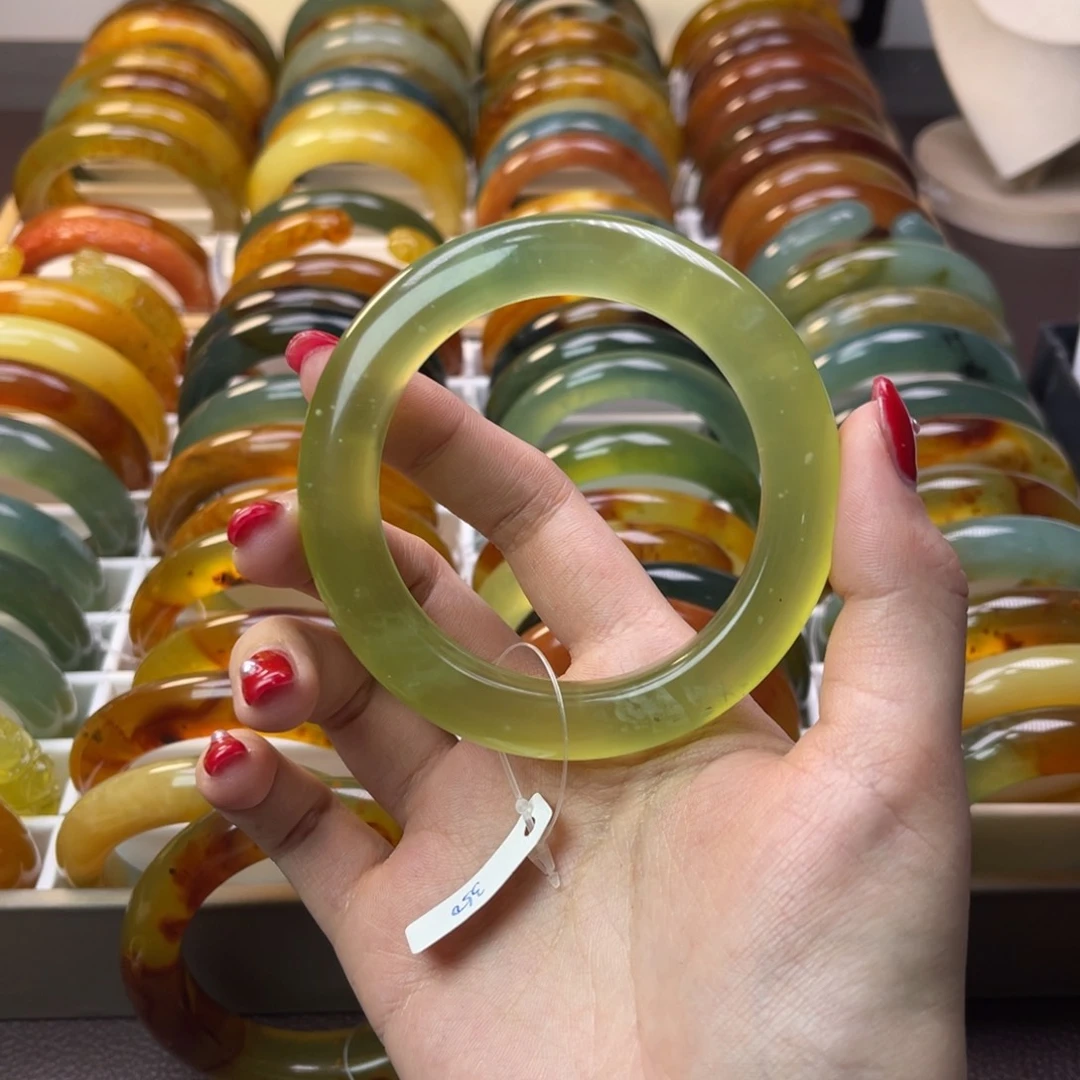 蛇纹石玉手镯未镶嵌咚*?