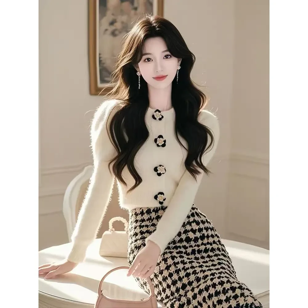 2024秋冬小香风千金气质名媛高级感米白色毛衣千鸟格半身裙两件套