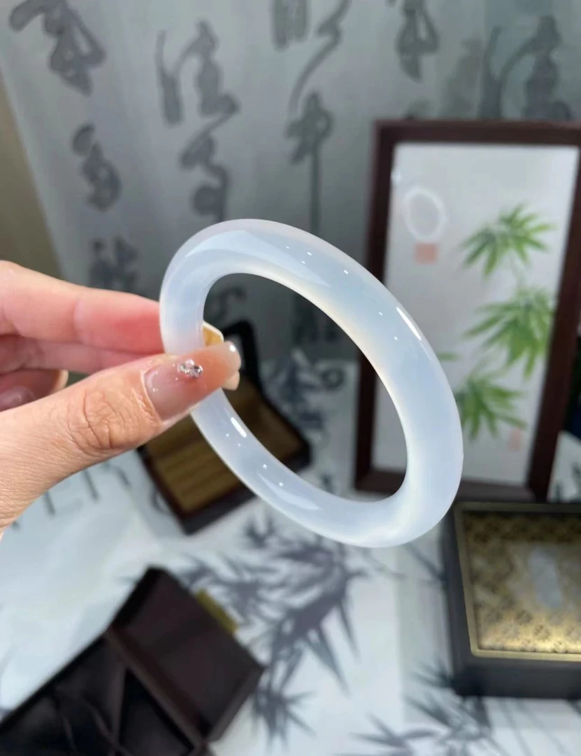 纯天然白月光高冰马料玛瑙玉髓手镯高冰透手镯