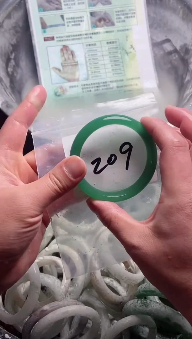【闪购商品】石英质玉手镯未镶嵌东陵玉6061