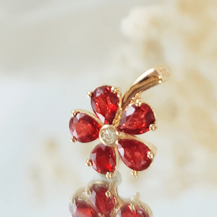 18K金红宝石樱花吊坠 G7221
