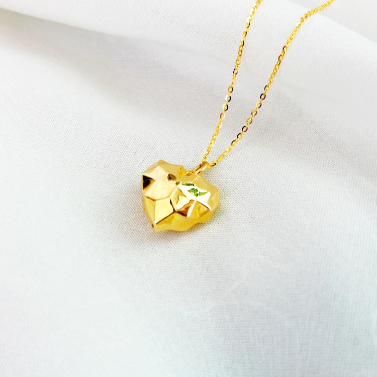 G1352 18K金精工爆闪爱心吊坠